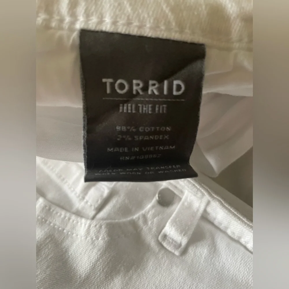 Torrid NEW white destructive shorts size 20 - Picture 8 of 10
